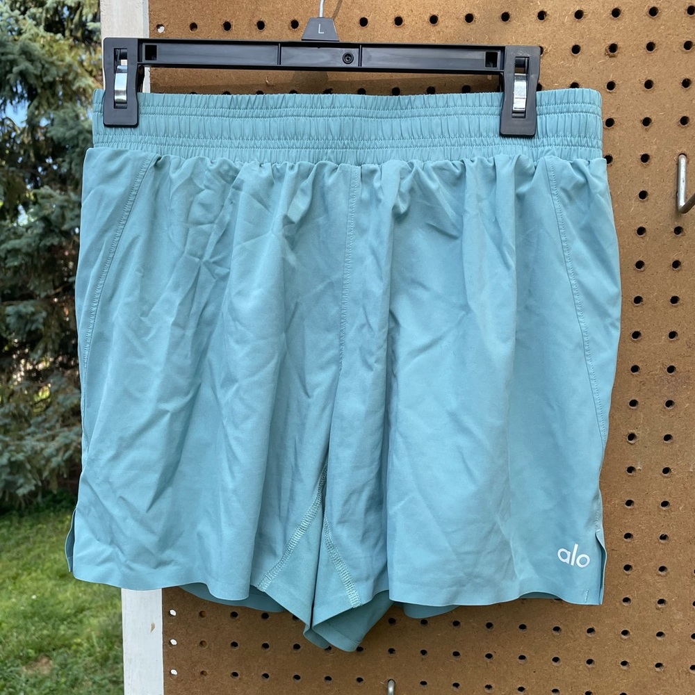 Blue shorts with liner alo yoga size medium women’s